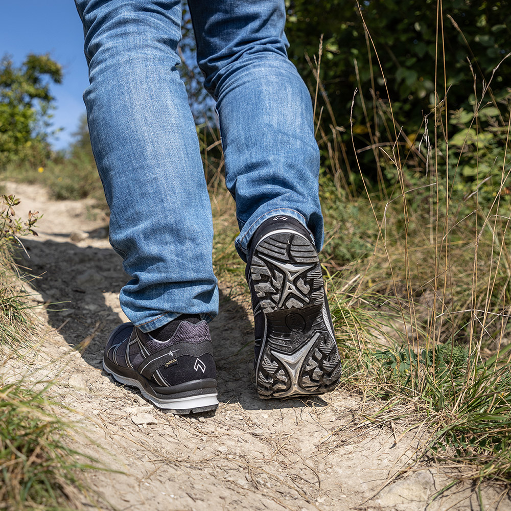 330102_black_eagle_adventure_2-2_gtx_low_graphite-silver_act06_web 330102_black_eagle_adventure_2-2_gtx_low_graphite-silver_act06_web01910