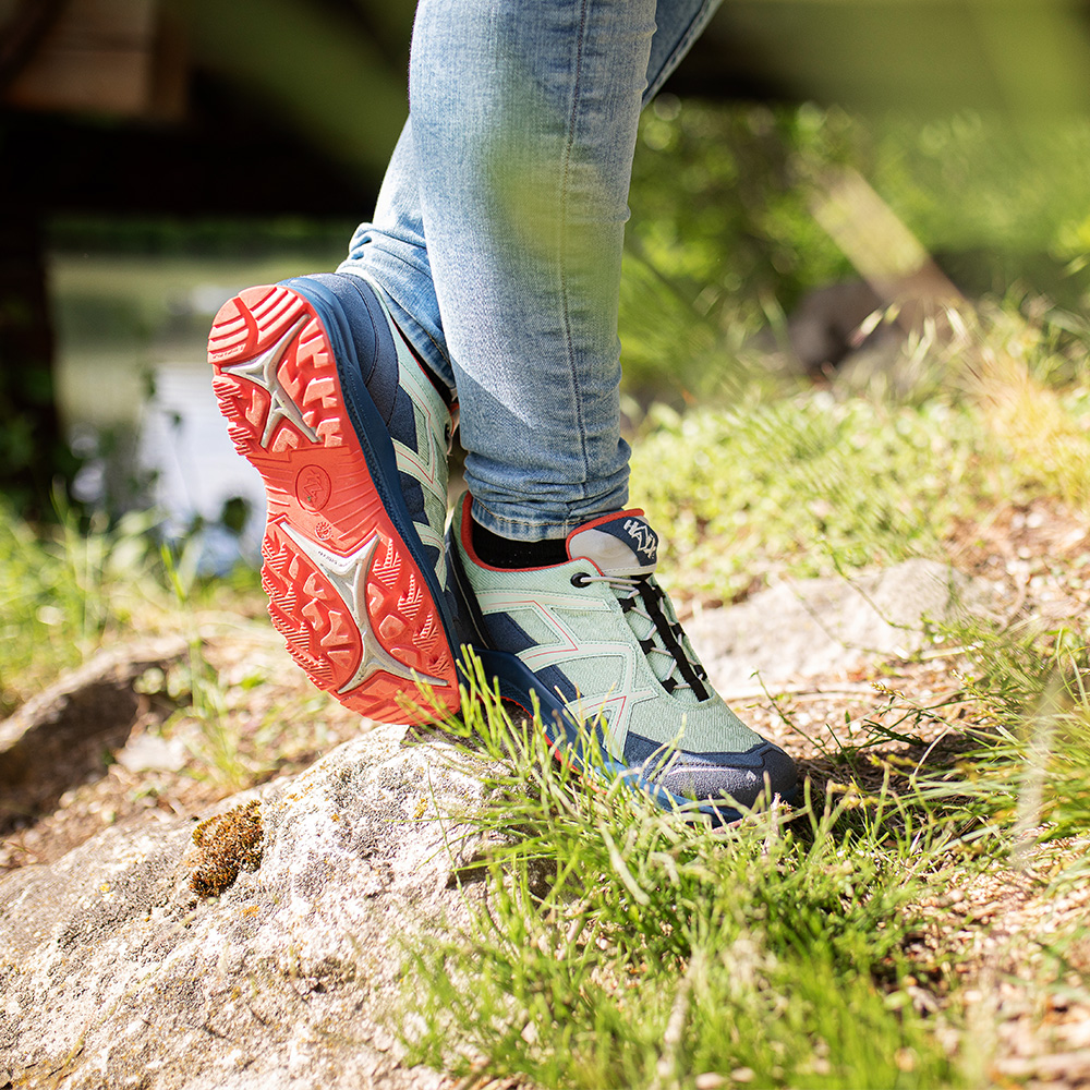 330061_be_adventure_2-2_GTX_low_sky-orange_act01 330061_be_adventure_2-2_gtx_low_sky-orange_act0101910