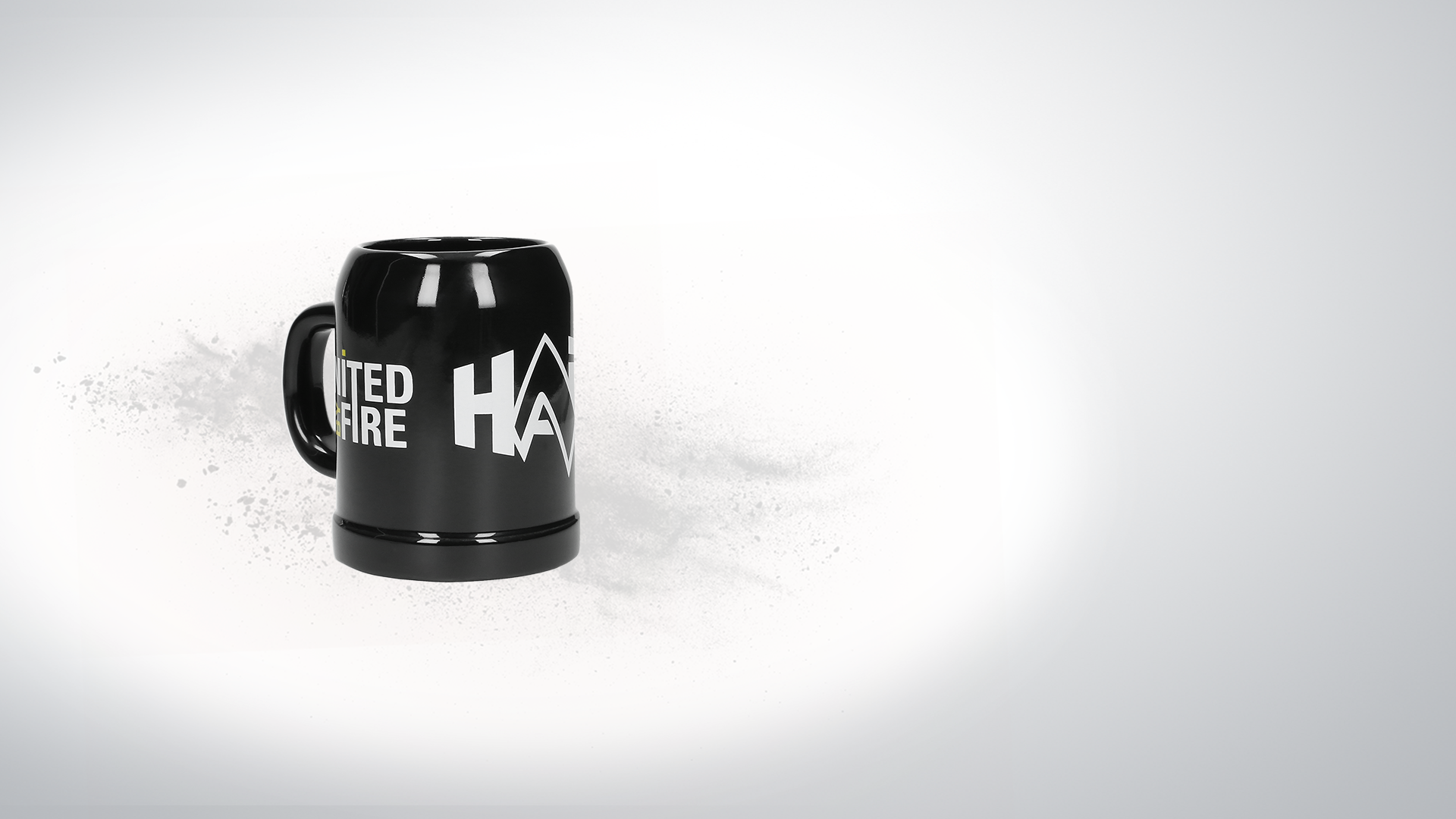 Tasse, Kaffeetasse, schwarze Tasse, Keramikbecher, grafische Tasse