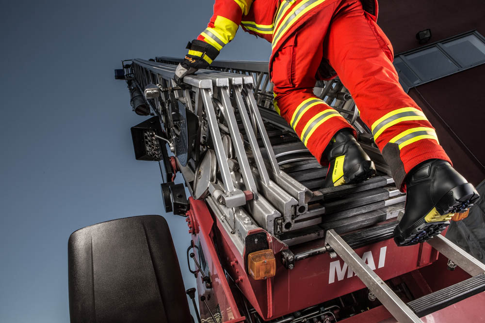 507004_fire-hero2_bla_act02 507004_fire-hero2_bla_act0201910